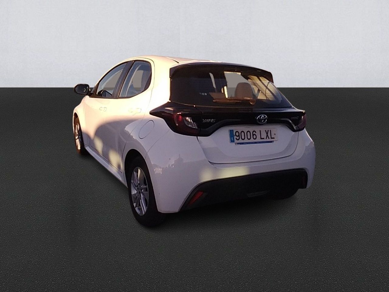 Toyota Yaris 1.5 120h Business Plus - Foto 2