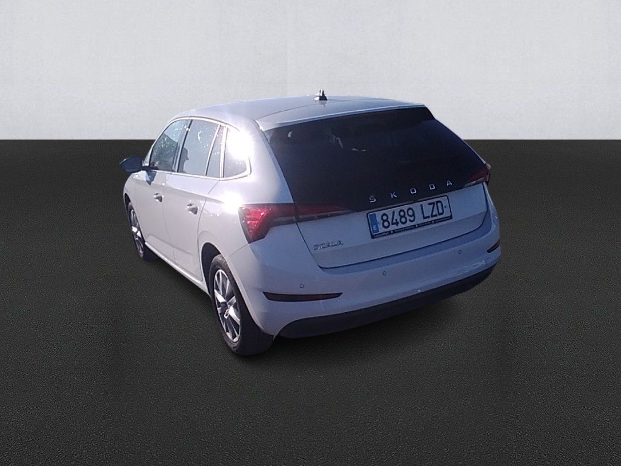 Skoda Scala 1.0 Tsi 70 Kw (95 Cv) Emotion - Foto 2