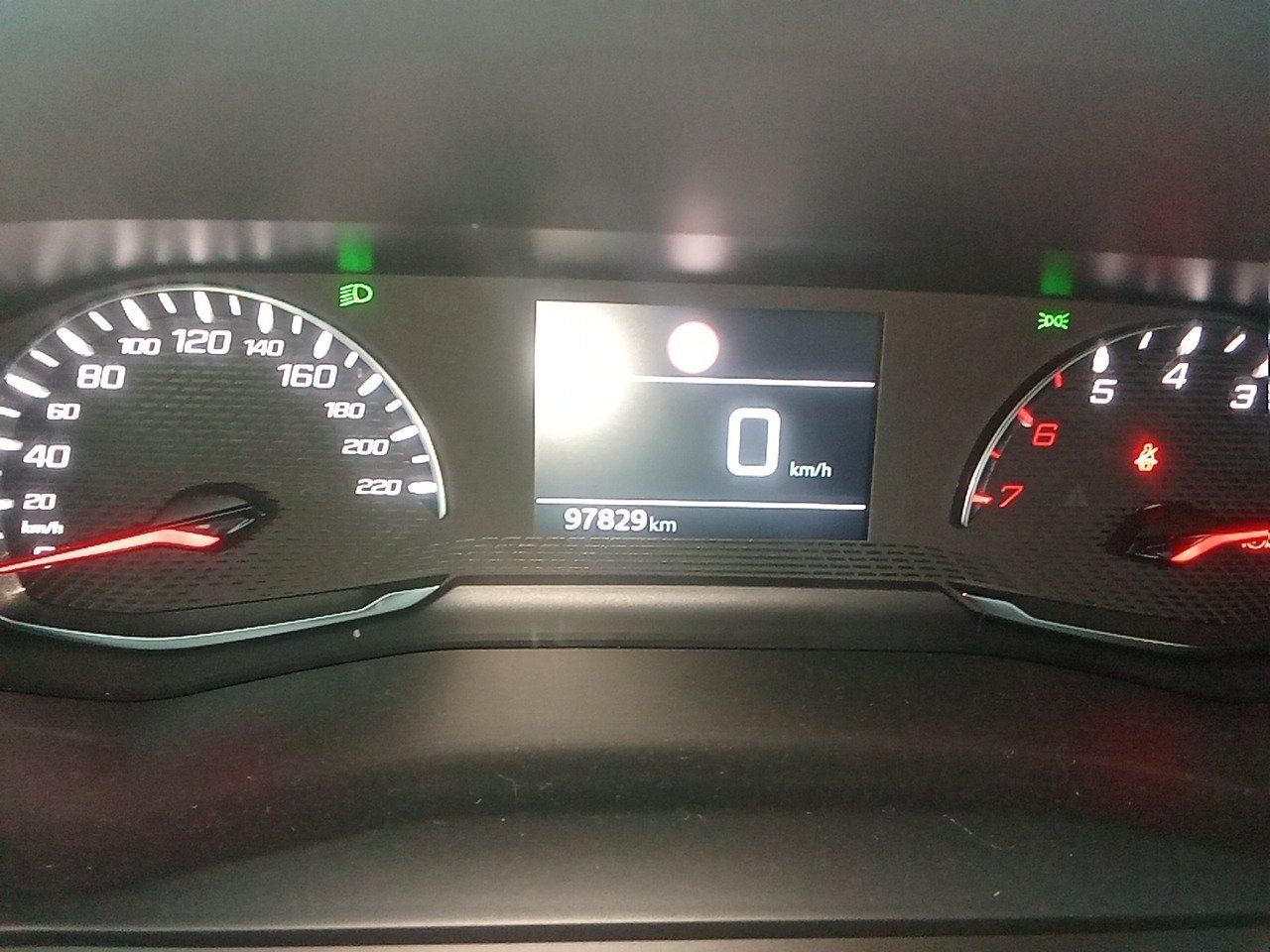 Peugeot 2008 Active Bluehdi 81kw (110cv) - Foto 2