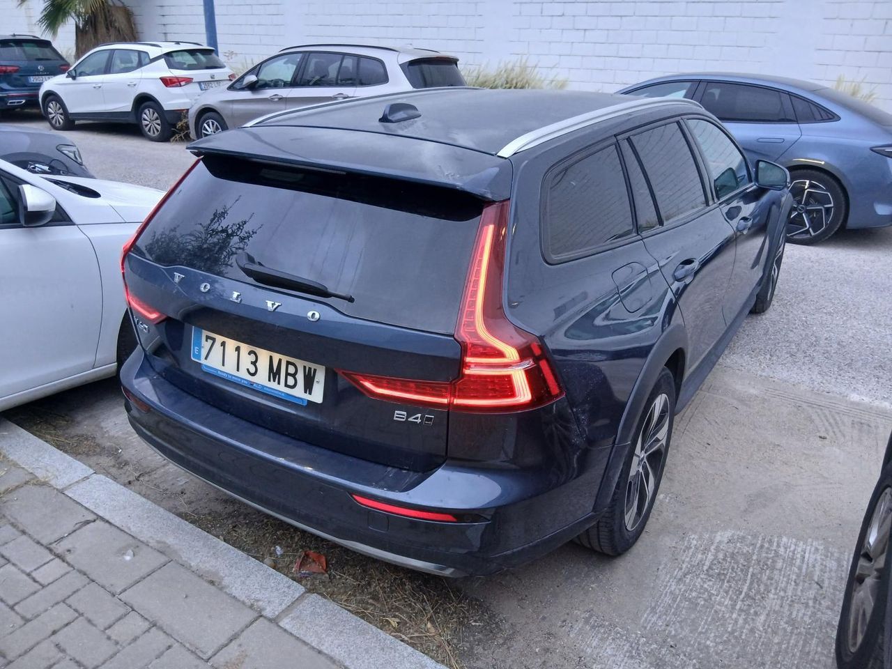 Volvo V60 Cross Country 2.0 B4 (d) Awd Core Auto - Foto 2
