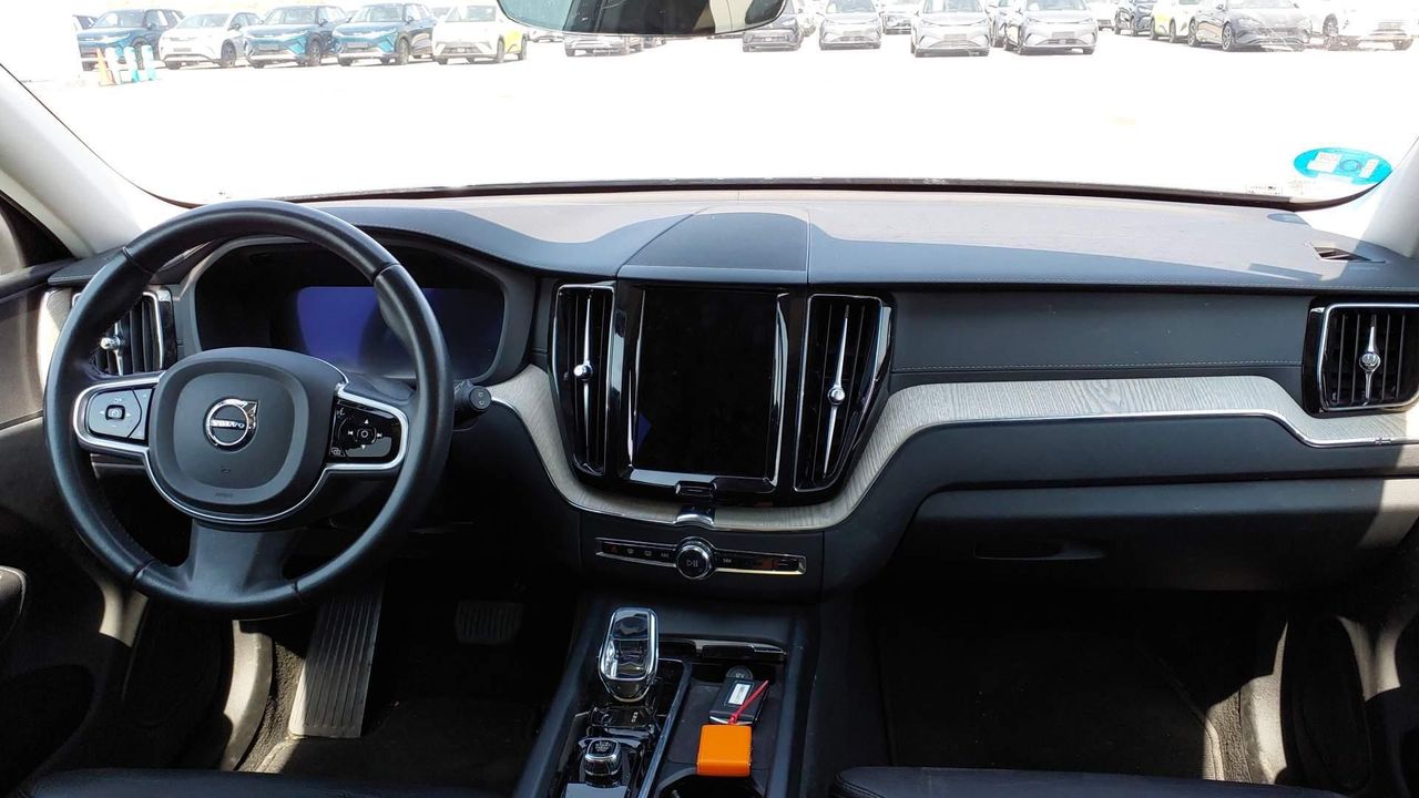 Volvo Xc60 2.0 T6 Awd Recharge Inscription Auto - Foto 2