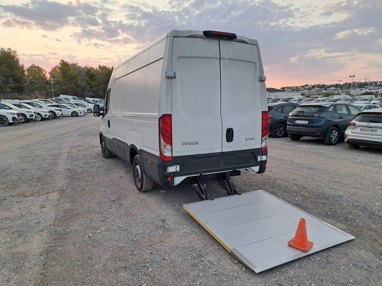 Iveco Daily 35s 18h V 3520l/h2 12 M3 - Foto 2