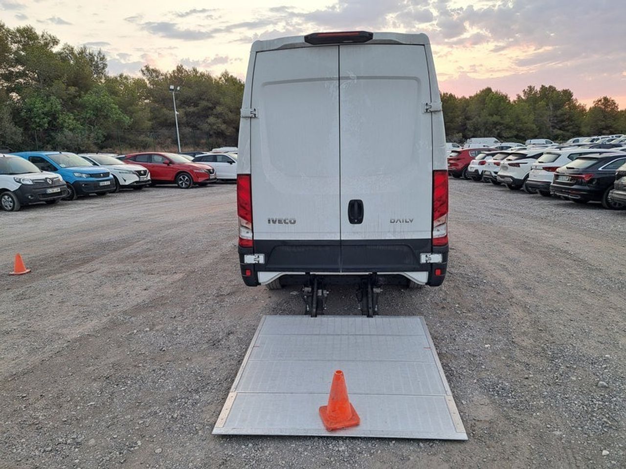 Iveco Daily 35s 18h V 3520l/h2 12 M3 - Foto 2