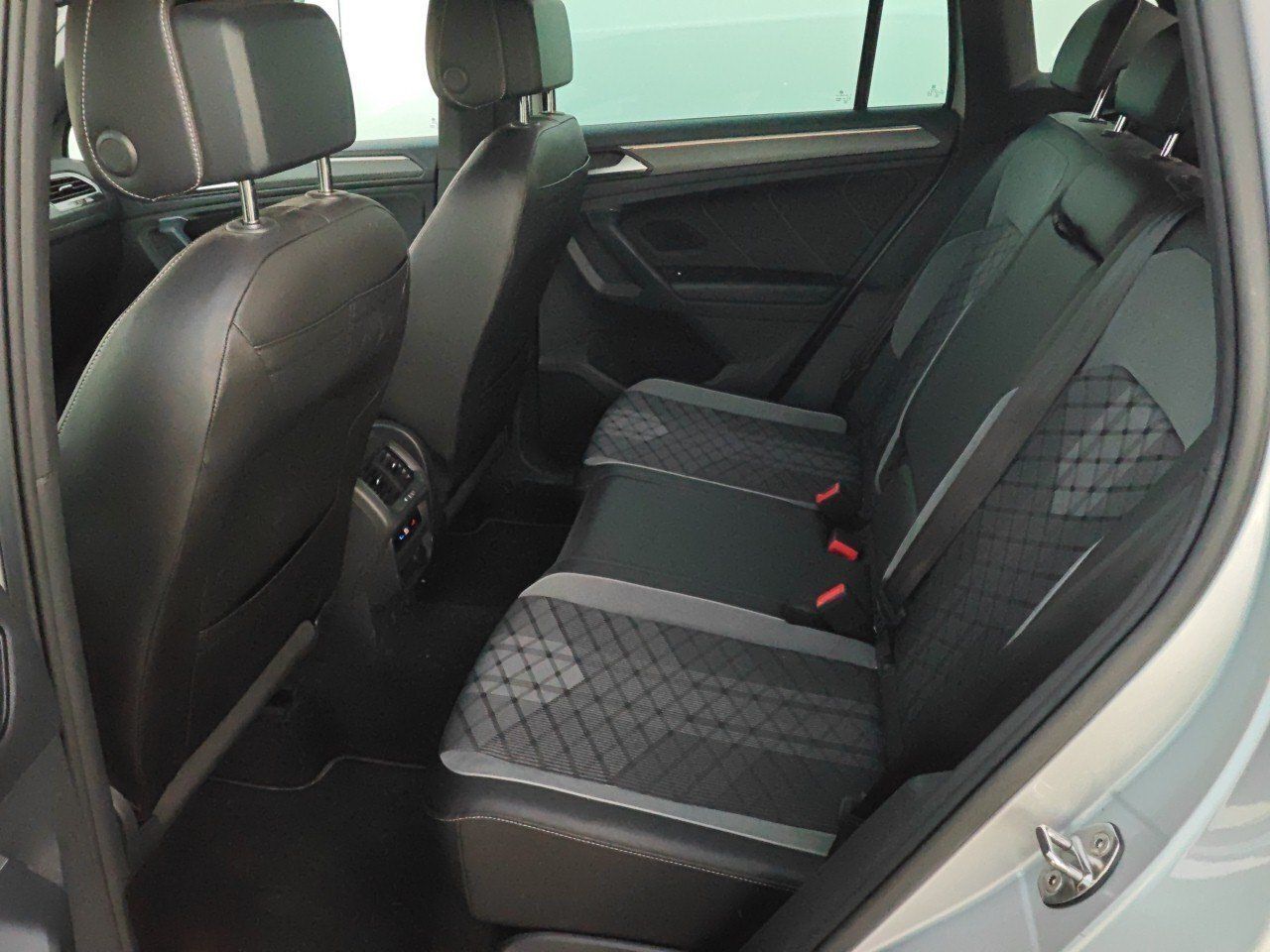 Volkswagen Tiguan R-line 2.0 Tdi 110kw (150cv) Dsg - Foto 2