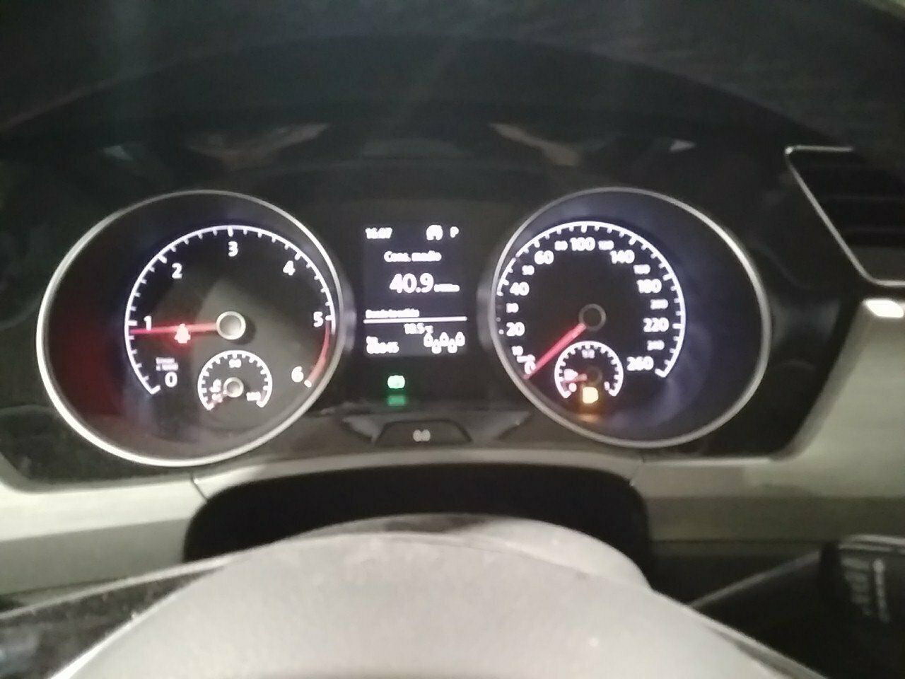 Foto volkswagen touran 2020 /