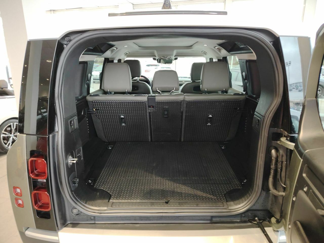 Land-Rover Defender 2.0 D240 SD4 First Edition 110 Auto 4WD - Foto 10