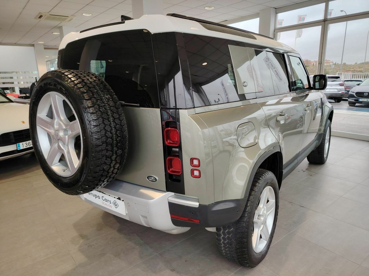 Land-Rover Defender 2.0 D240 SD4 First Edition 110 Auto 4WD - Foto 5