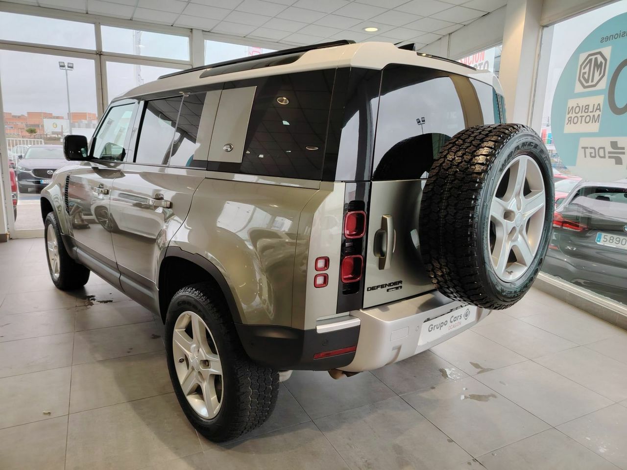 Land-Rover Defender 2.0 D240 SD4 First Edition 110 Auto 4WD - Foto 4