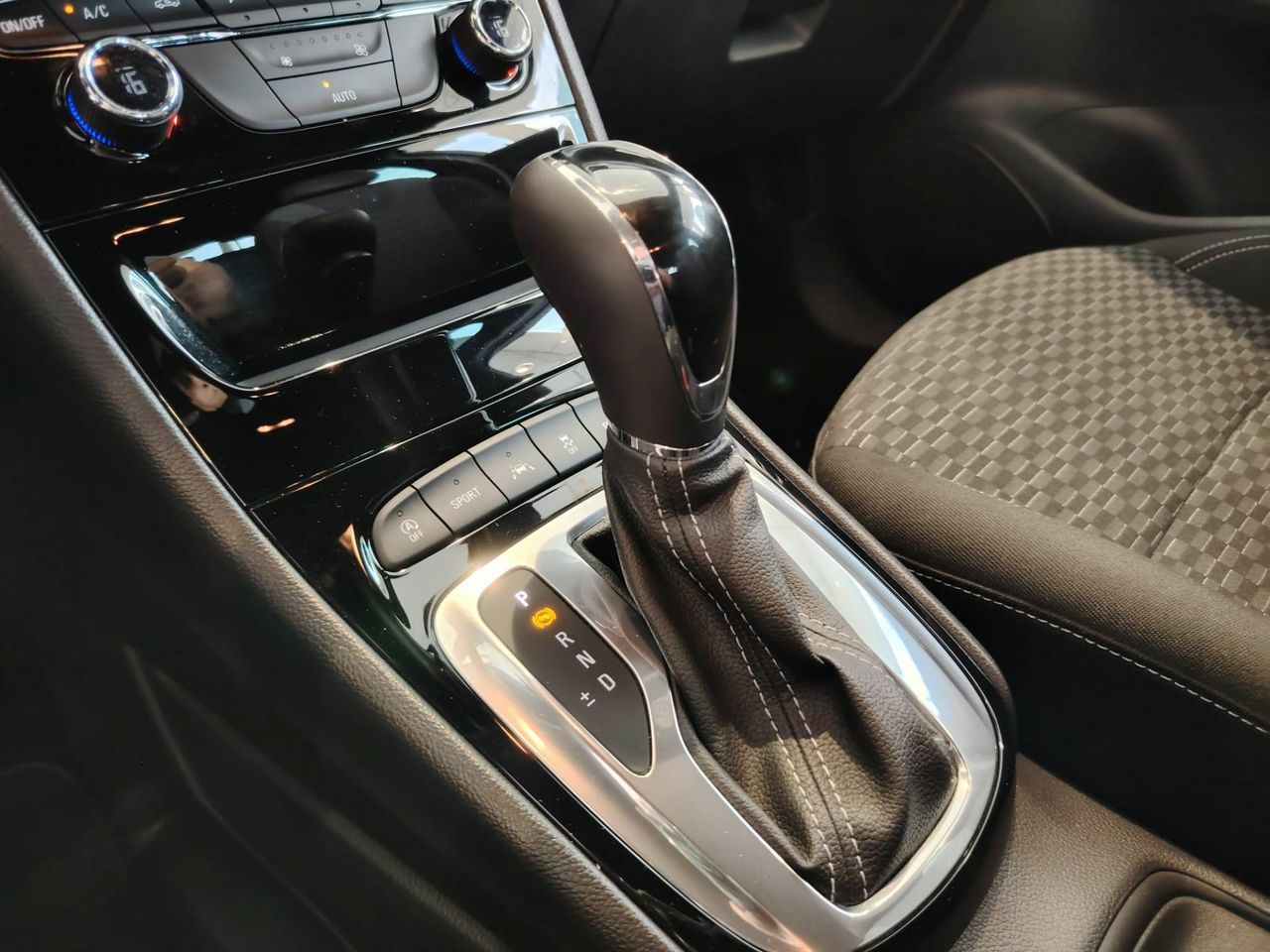 Opel Astra 1.4 Turbo S/S 110kW (150CV) Dynamic Auto - Foto 32