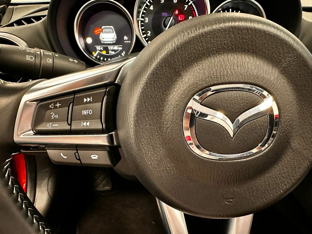 Mazda MX-5 2.0 SKYACTIV-G 135 kW MT Exclusive-Line - Foto 17