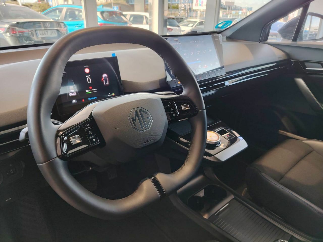 MG MG4 64kWh Luxury - Foto 25