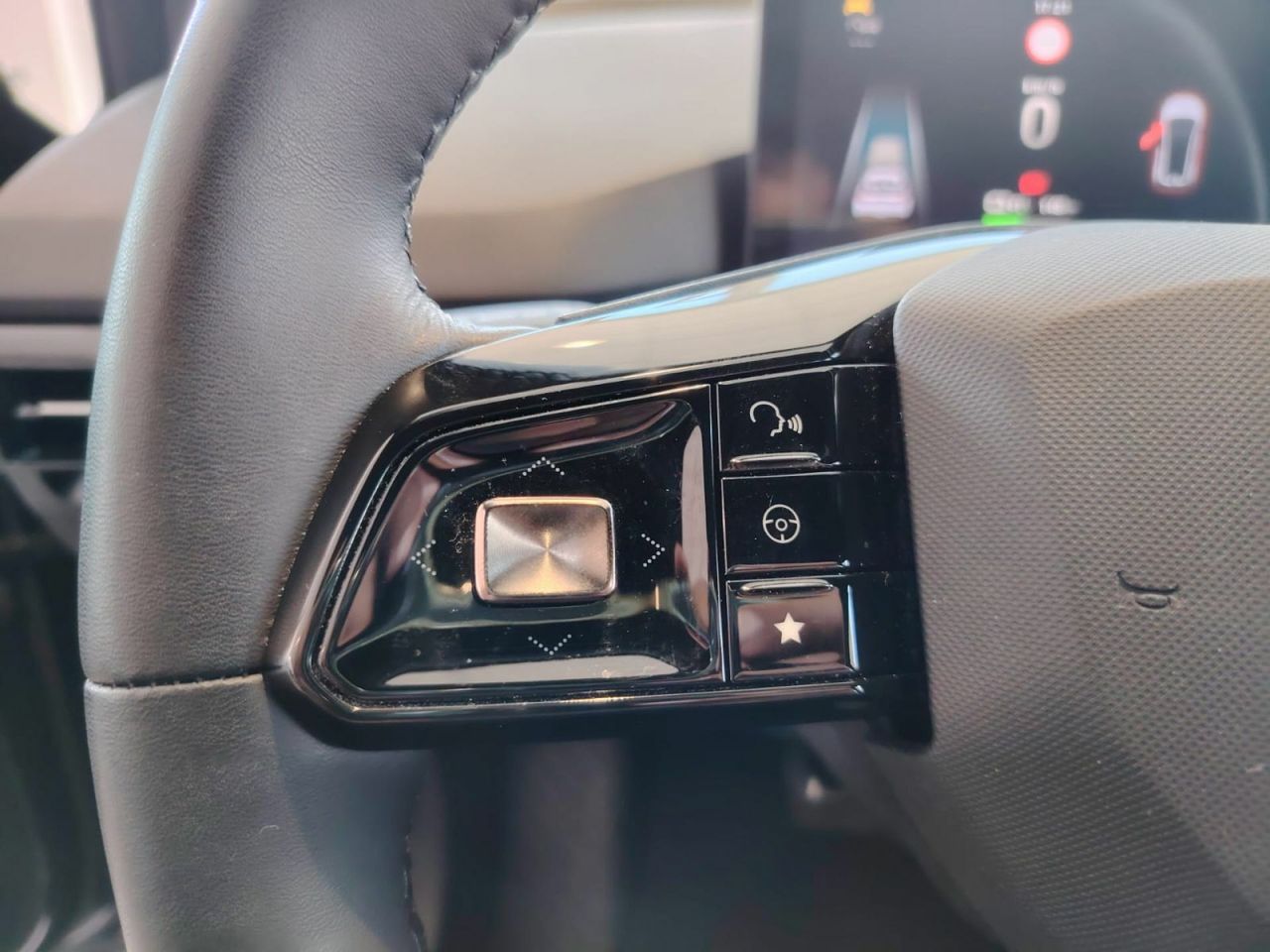 MG MG4 64kWh Luxury - Foto 26