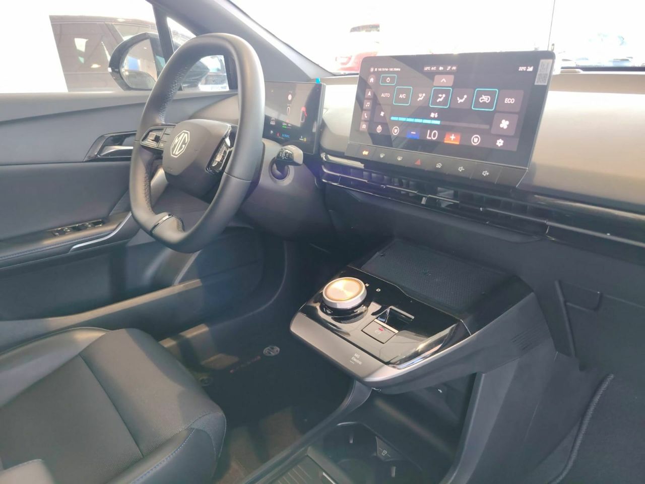 MG MG4 64kWh Luxury - Foto 37