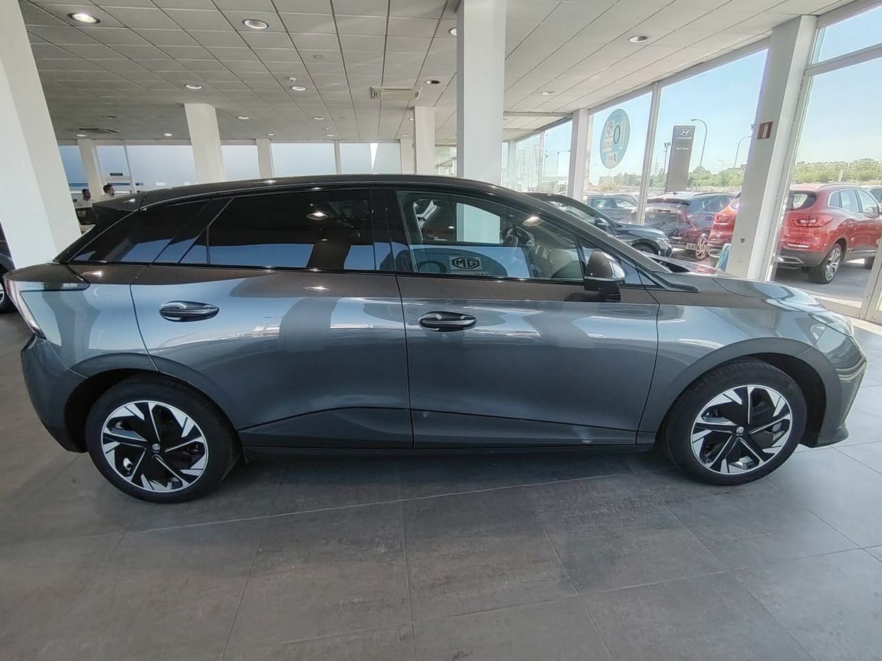 MG MG4 64kWh Luxury - Foto 5