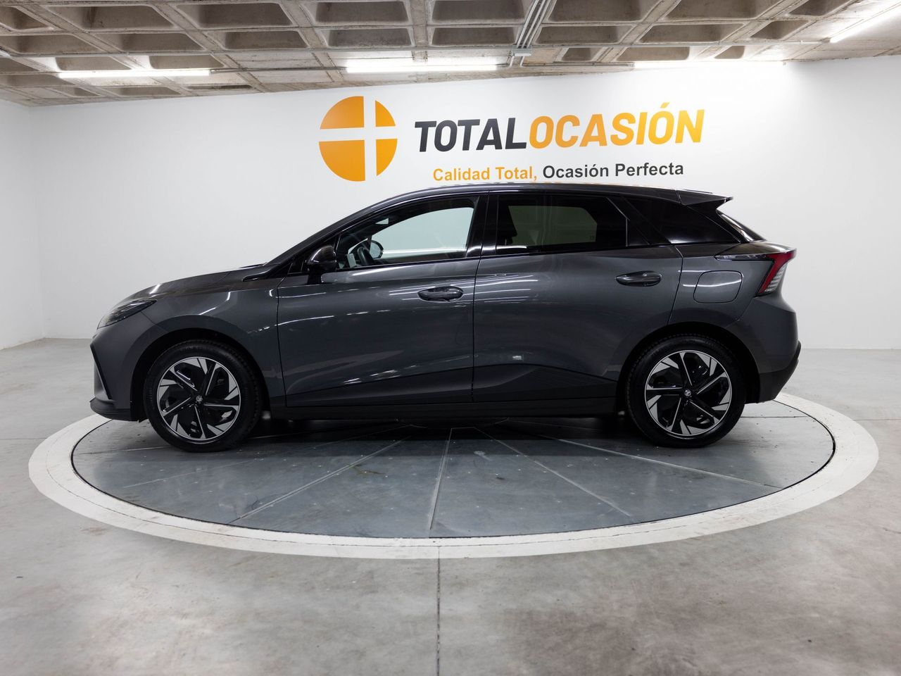 MG MG4 64kWh Luxury - Foto 6