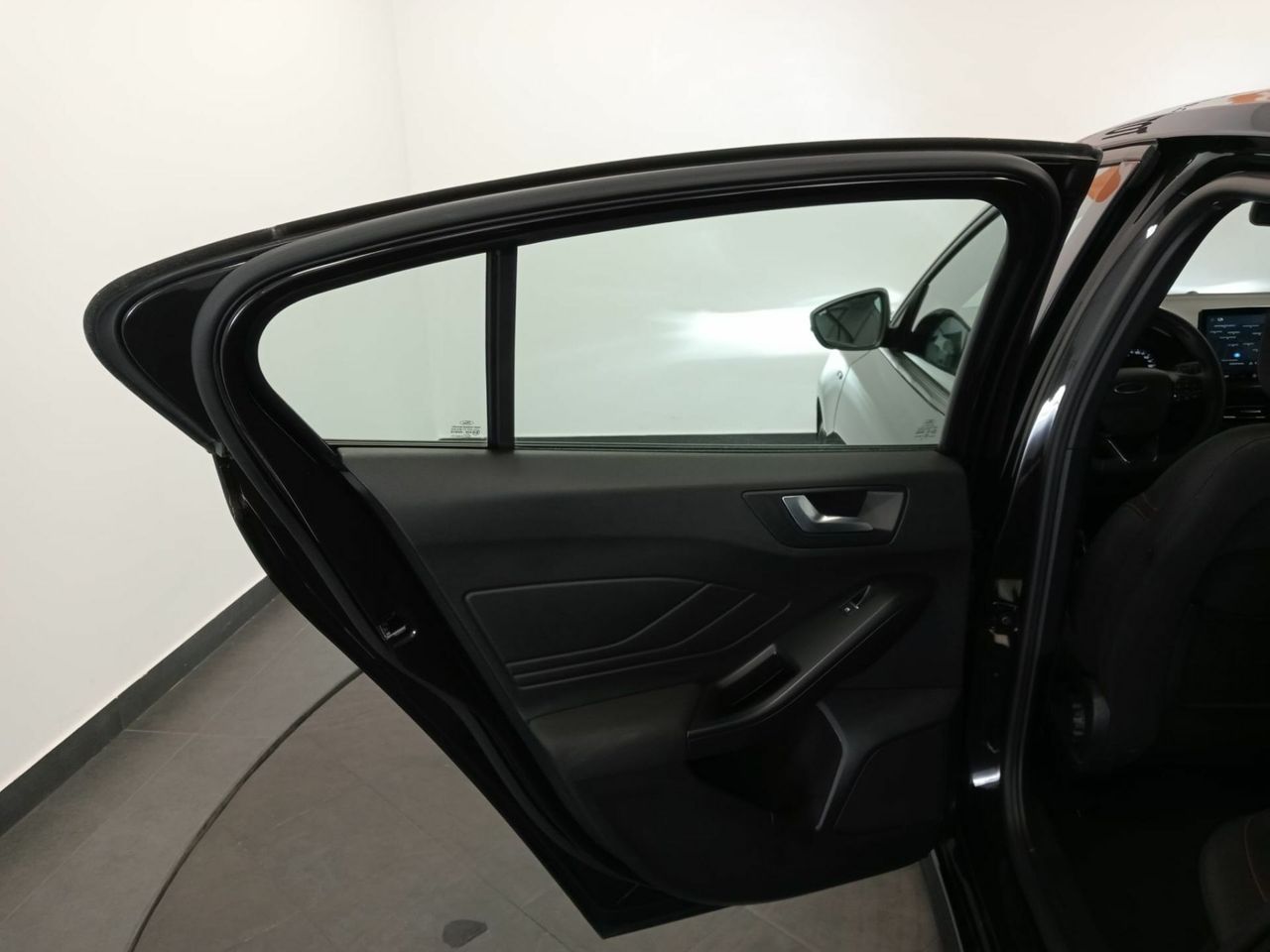 Ford Focus 1.0 Ecoboost MHEV 92kW ST-Line Auto - Foto 29