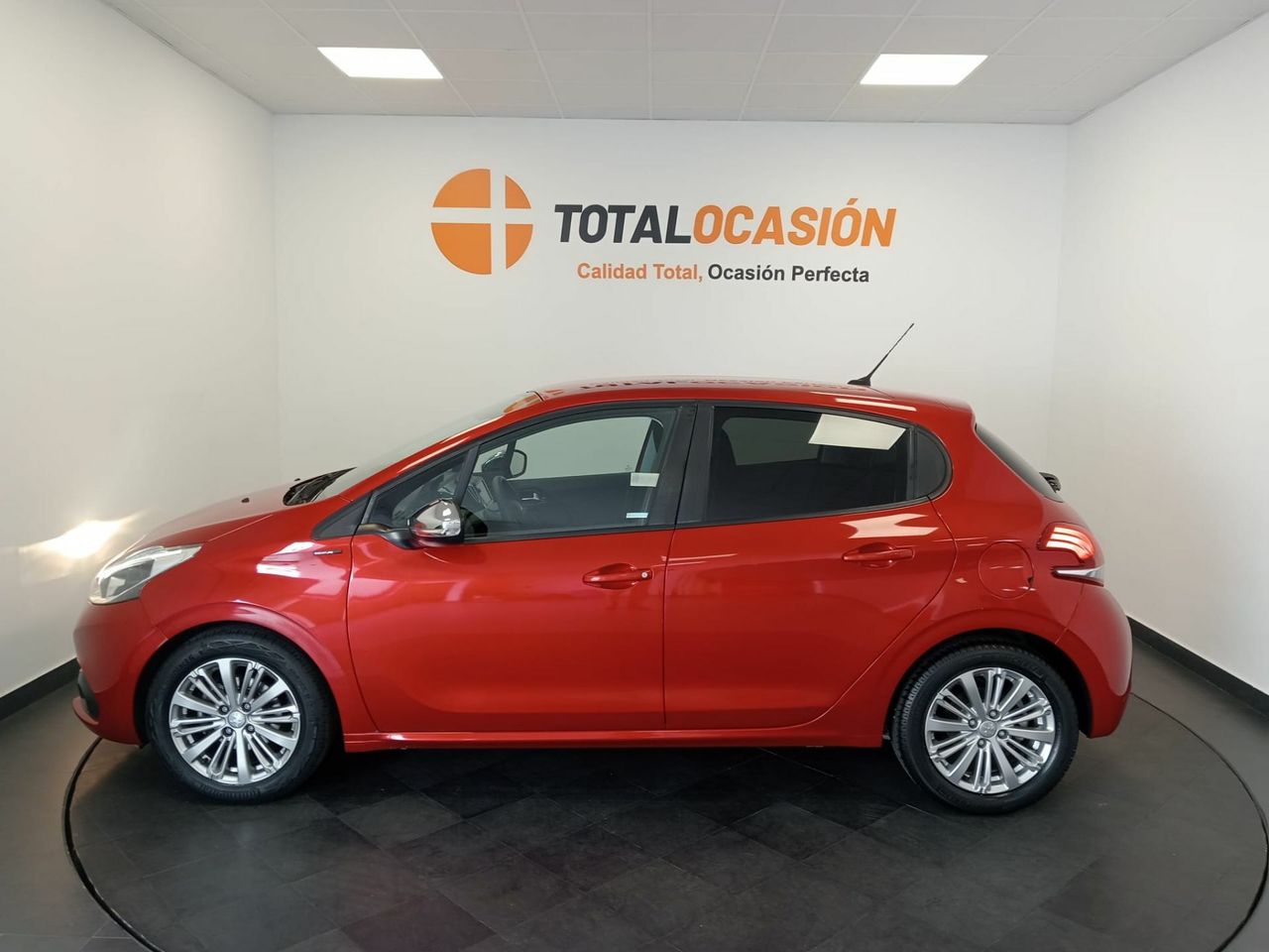 Peugeot 208 5P Signature BlueHDi 73KW (100CV) - Foto 6