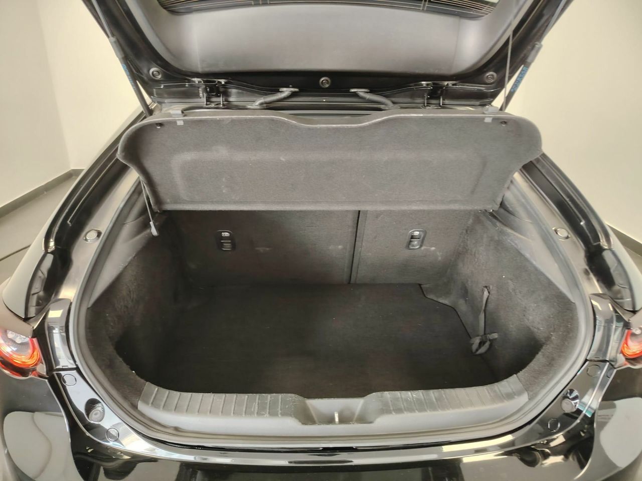 Mazda 3 2.0 e-SKYACTIV-G 88KW EVOLUTION - Foto 14