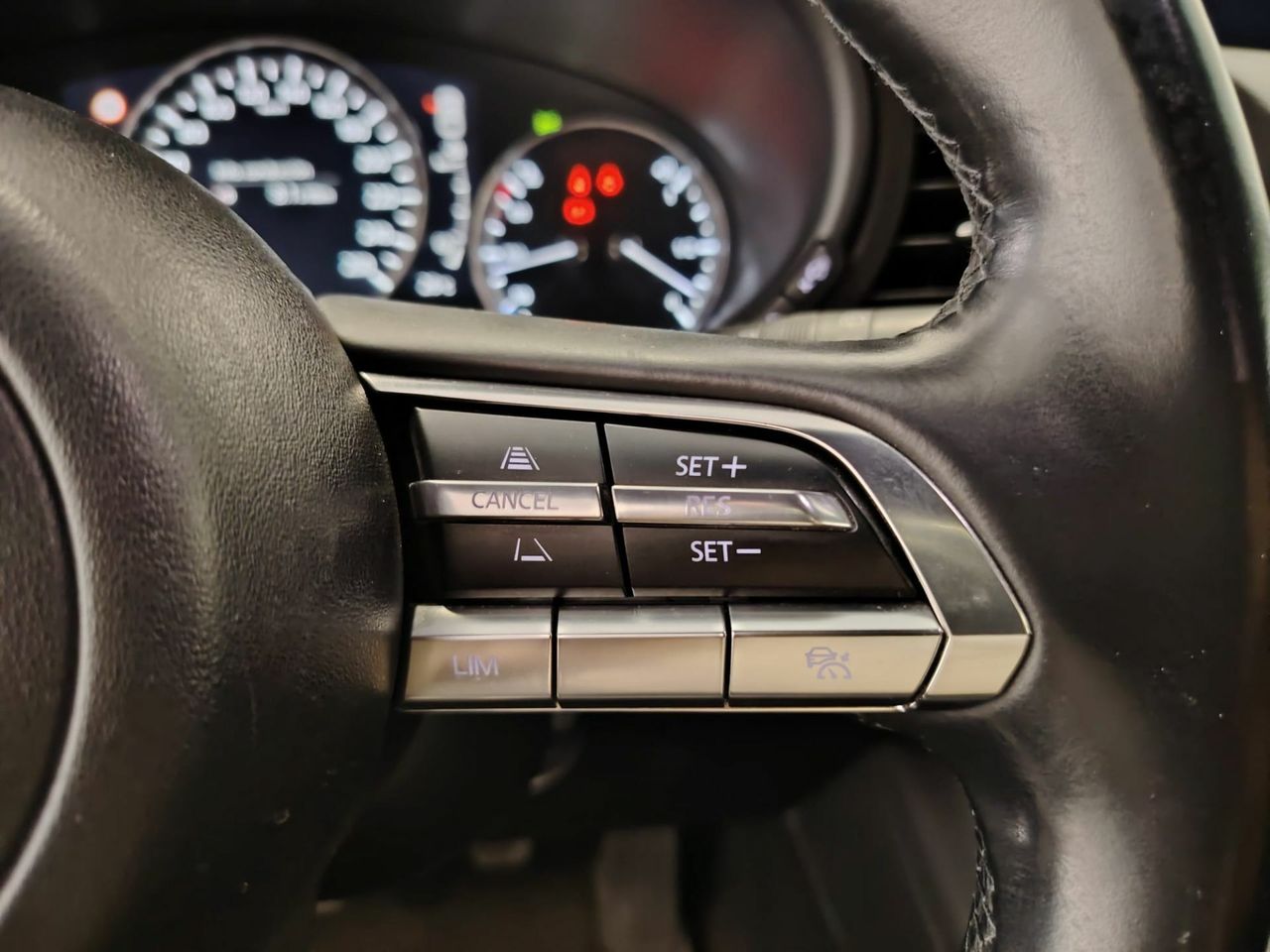 Mazda 3 2.0 e-SKYACTIV-G 88KW EVOLUTION - Foto 32