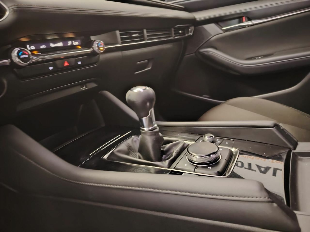 Mazda 3 2.0 e-SKYACTIV-G 88KW EVOLUTION - Foto 28