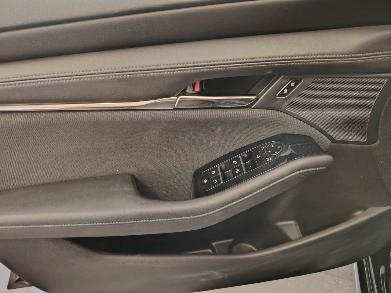 Mazda 3 2.0 e-SKYACTIV-G 88KW EVOLUTION - Foto 22