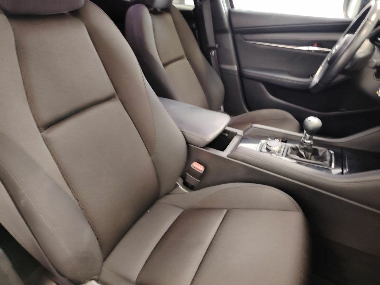 Mazda 3 2.0 e-SKYACTIV-G 88KW EVOLUTION - Foto 40