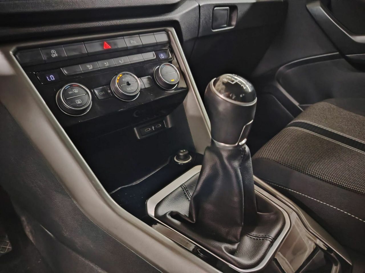 Volkswagen T-Roc Advance 1.0 TSI 81kW (110CV) - Foto 10