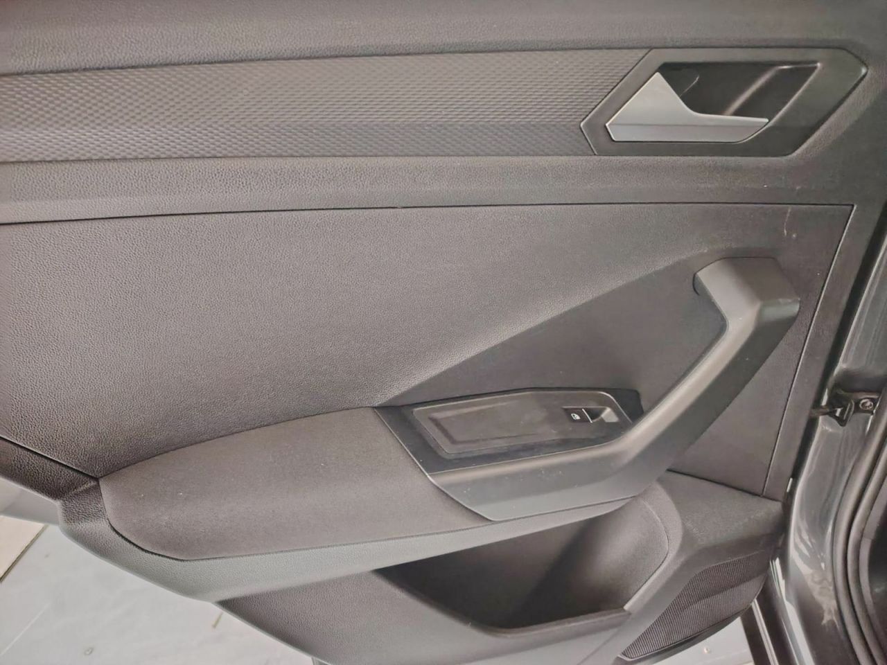 Volkswagen T-Roc Advance 1.0 TSI 81kW (110CV) - Foto 26