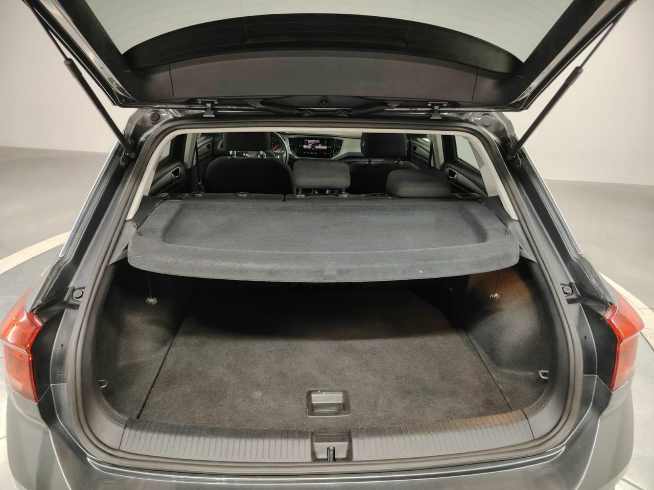 Volkswagen T-Roc Advance 1.0 TSI 81kW (110CV) - Foto 11