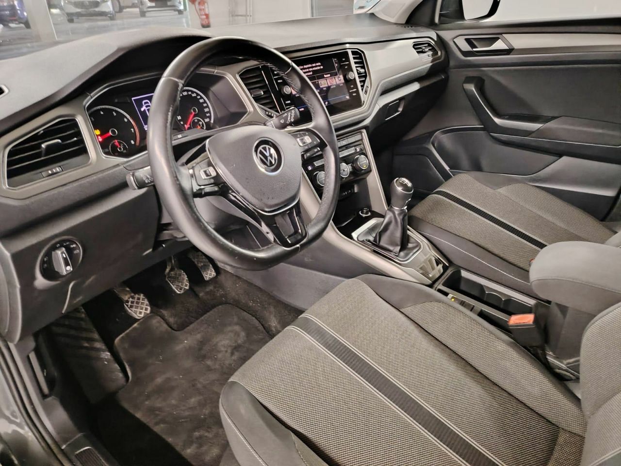 Volkswagen T-Roc Advance 1.0 TSI 81kW (110CV) - Foto 37