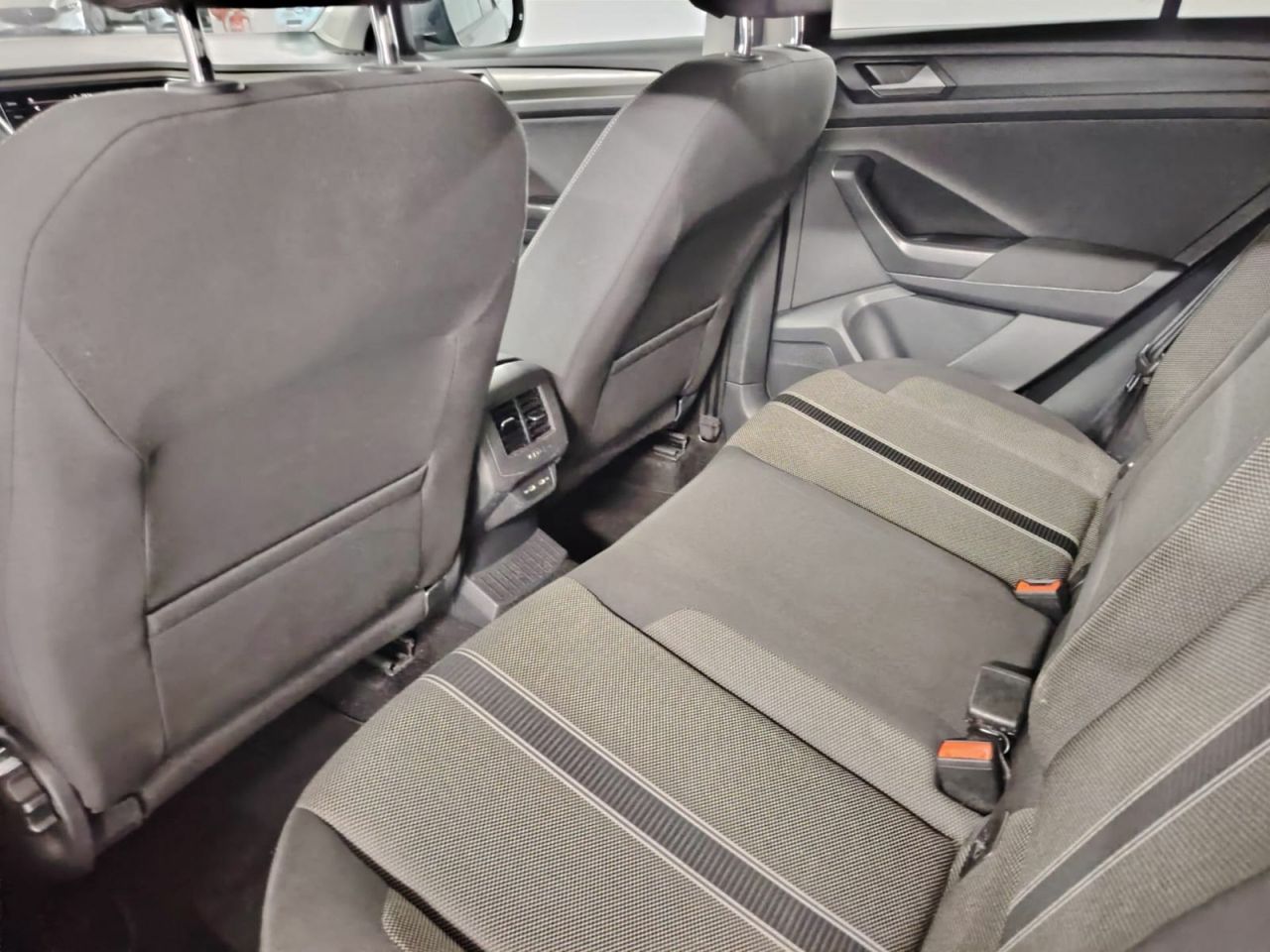 Volkswagen T-Roc Advance 1.0 TSI 81kW (110CV) - Foto 29