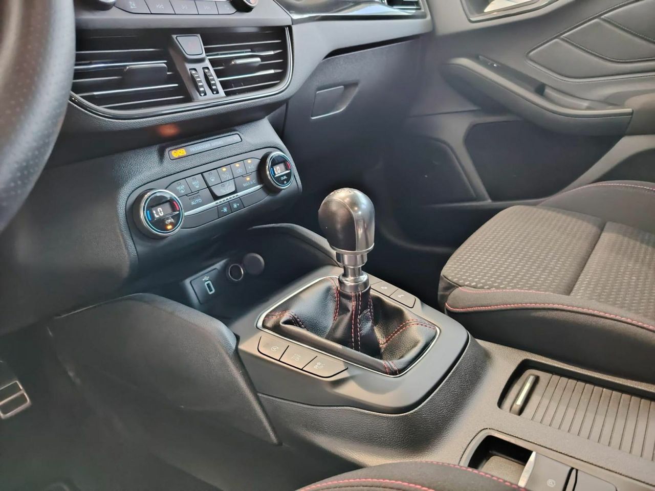 Ford Focus 1.5 Ecoboost 110kW ST-Line - Foto 28