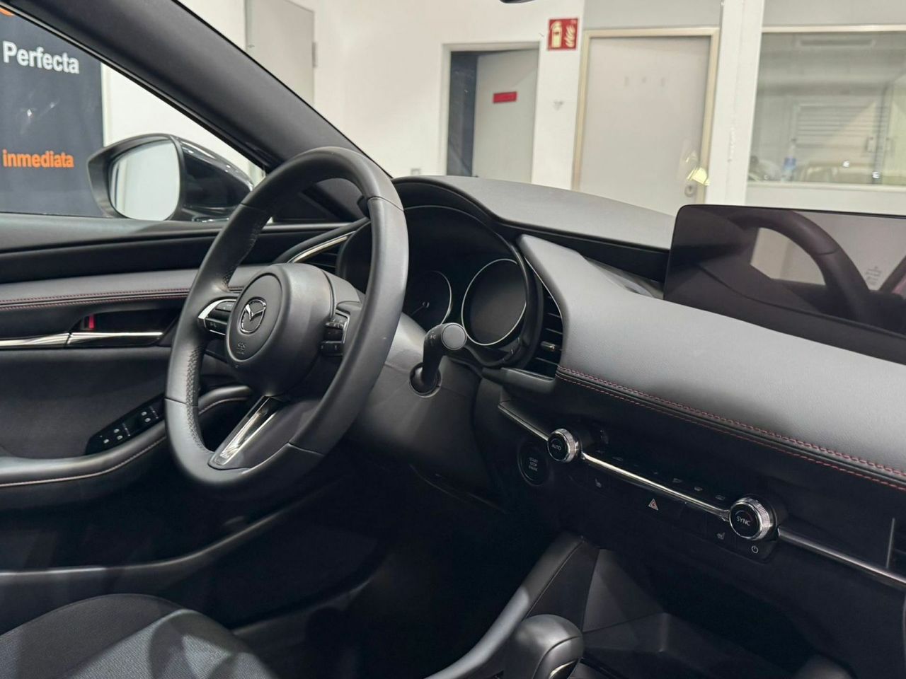 Mazda 3 2.0 e-SKYACTIV-G HOMURA 90KW AT - Foto 12