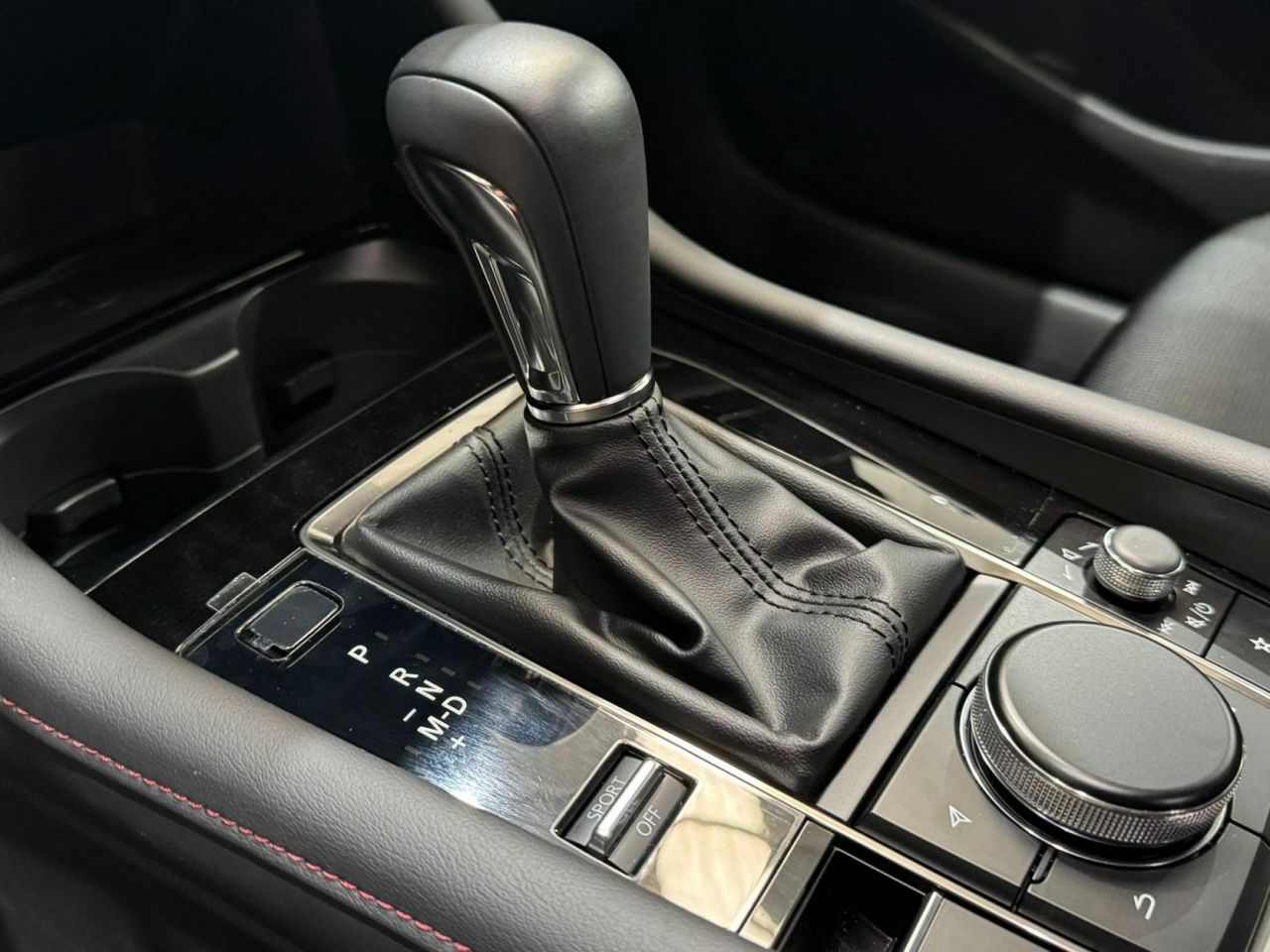 Mazda 3 2.0 e-SKYACTIV-G HOMURA 90KW AT - Foto 8