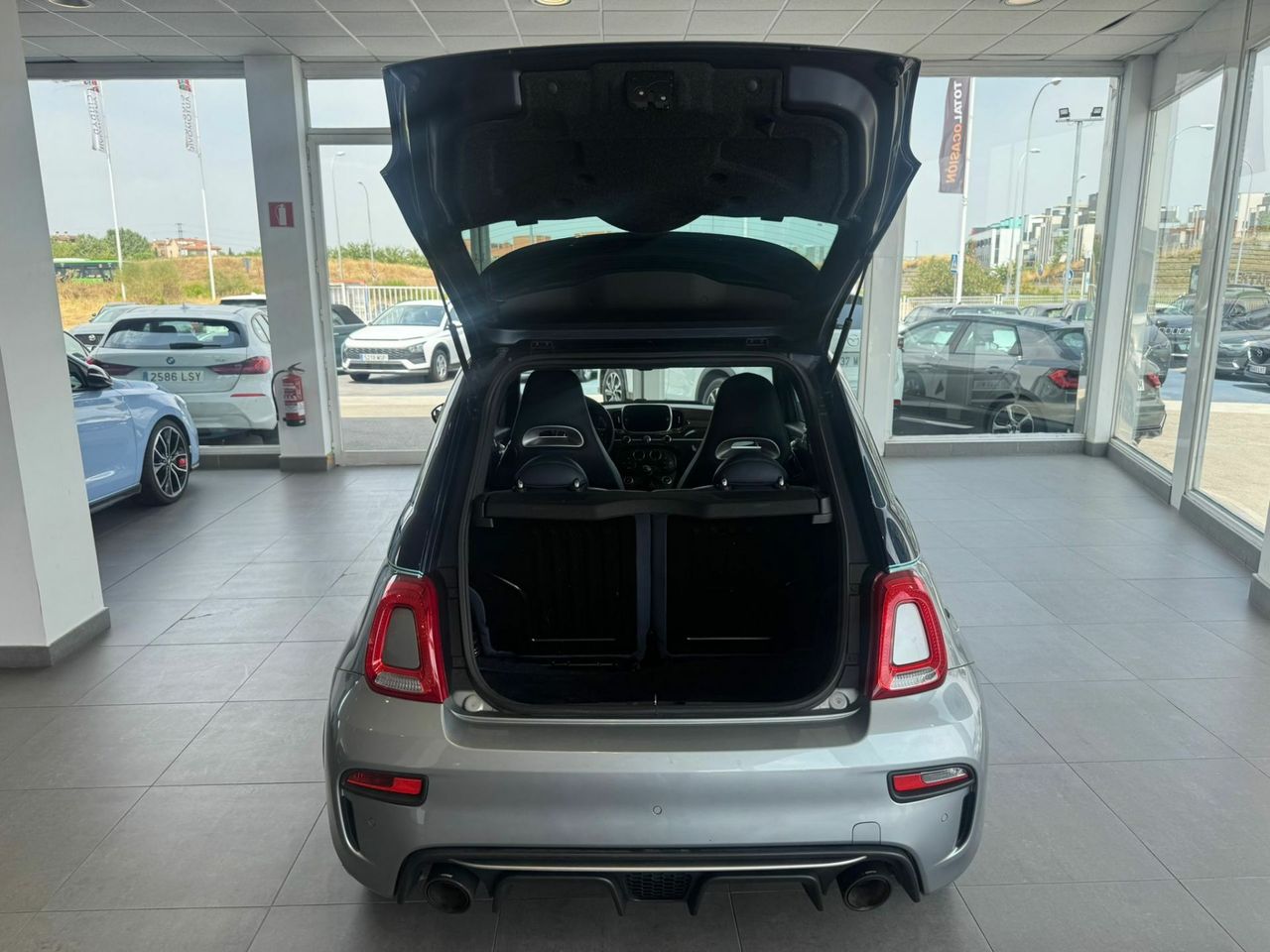 Abarth 500 695 Rivale 1.4 T-Jet 132kW (180CV) - Foto 22