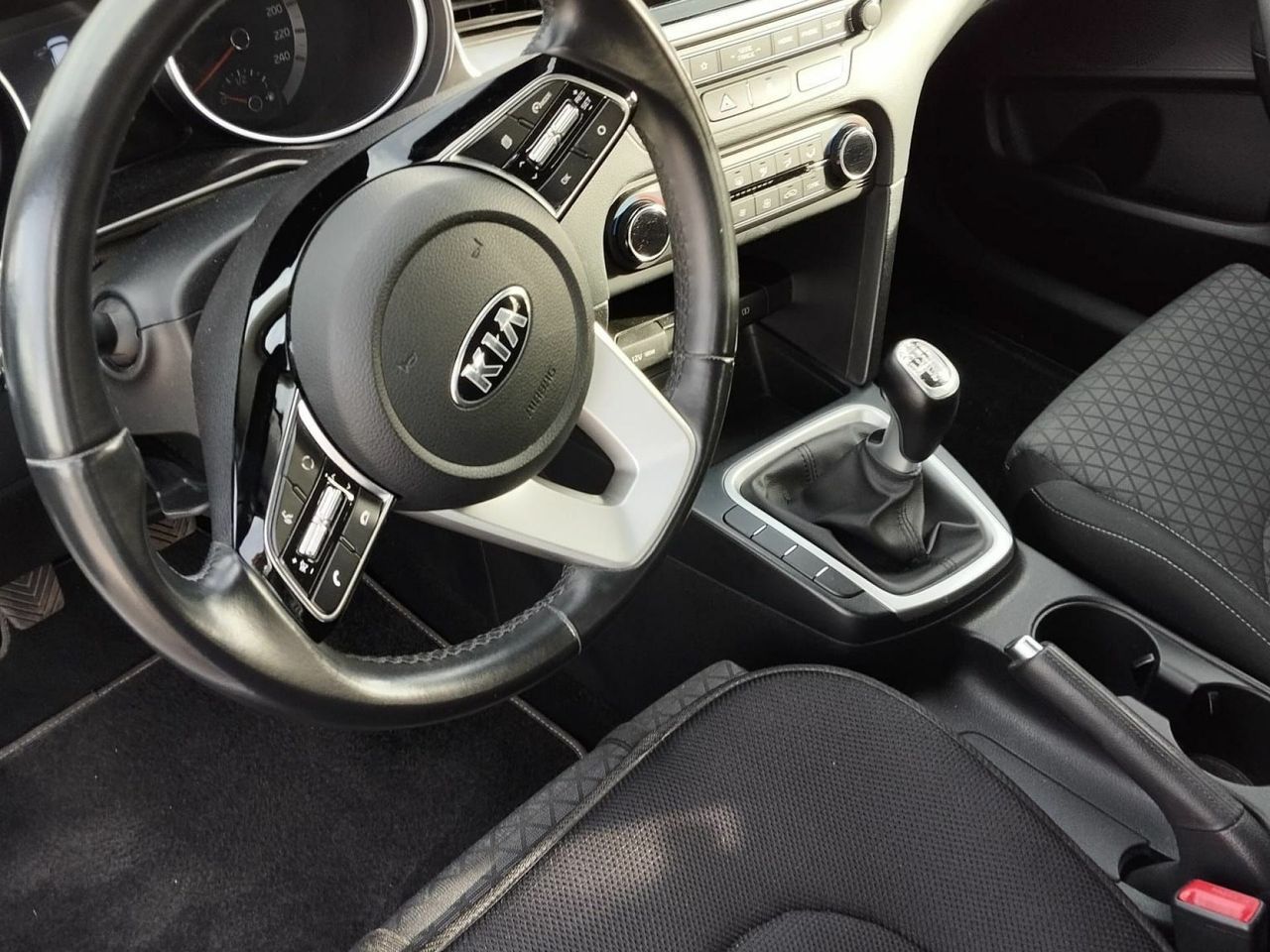 Kia Ceed 1.4 CVVT 74kW (100CV) Drive - Foto 4