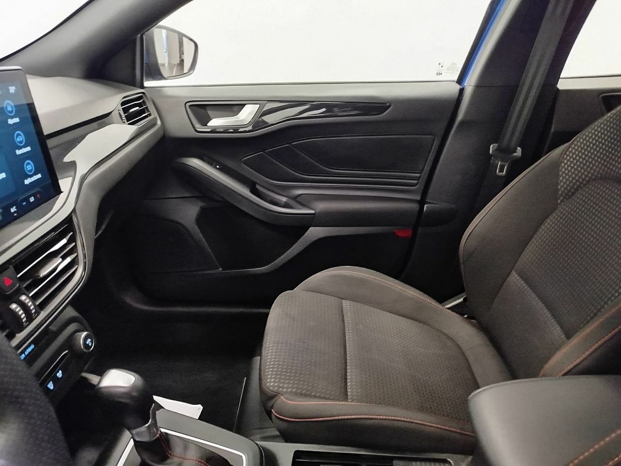 Ford Focus 1.0 Ecoboost MHEV 92kW ST-Line Auto - Foto 34