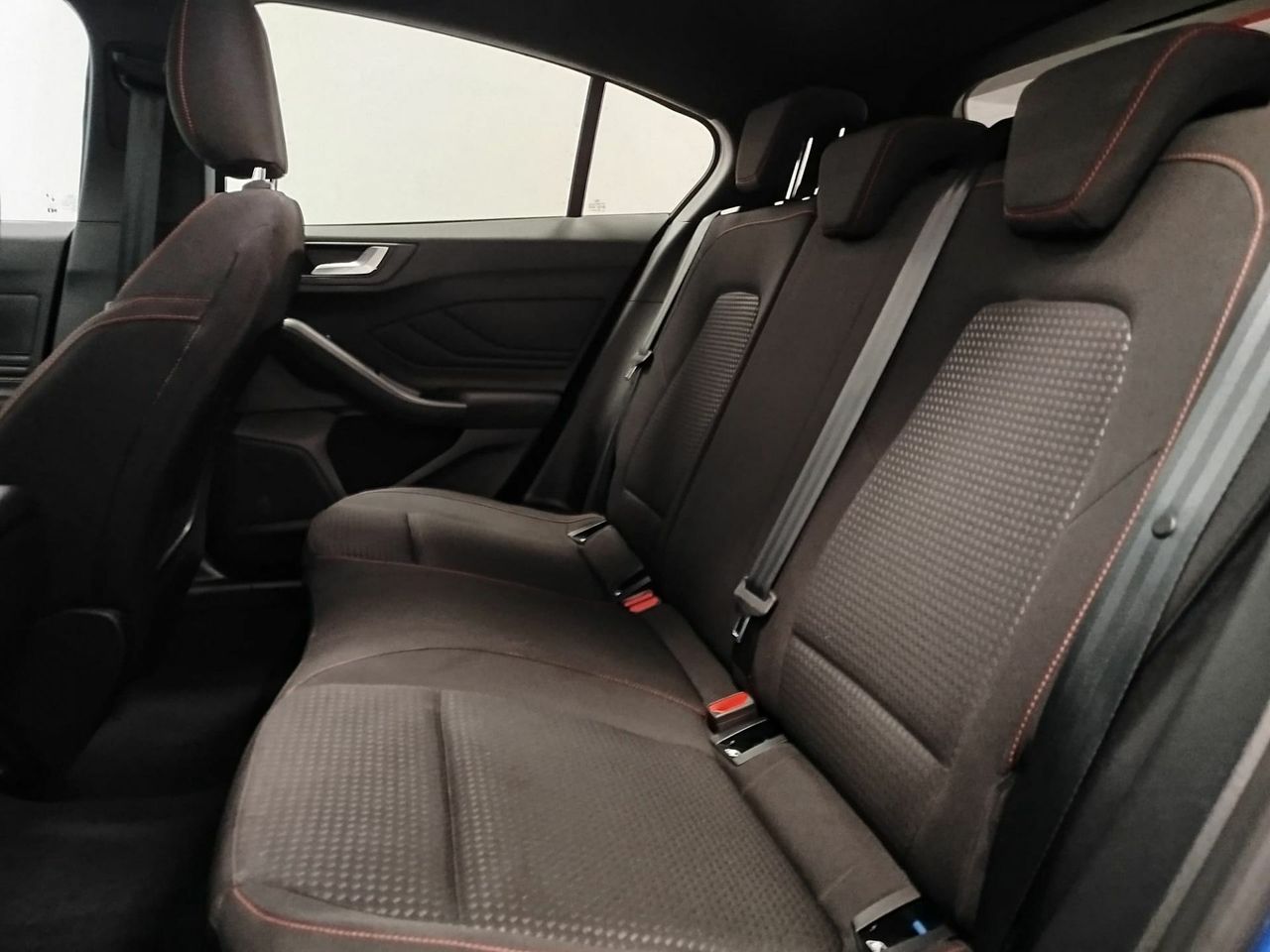 Ford Focus 1.0 Ecoboost MHEV 92kW ST-Line Auto - Foto 26