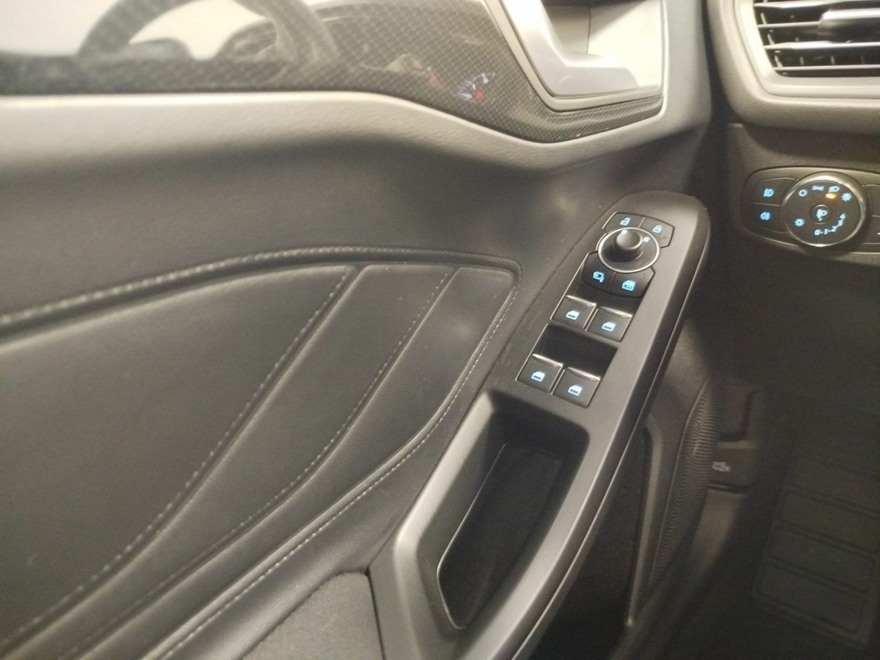 Ford Focus 1.0 Ecoboost MHEV 92kW ST-Line Auto - Foto 35