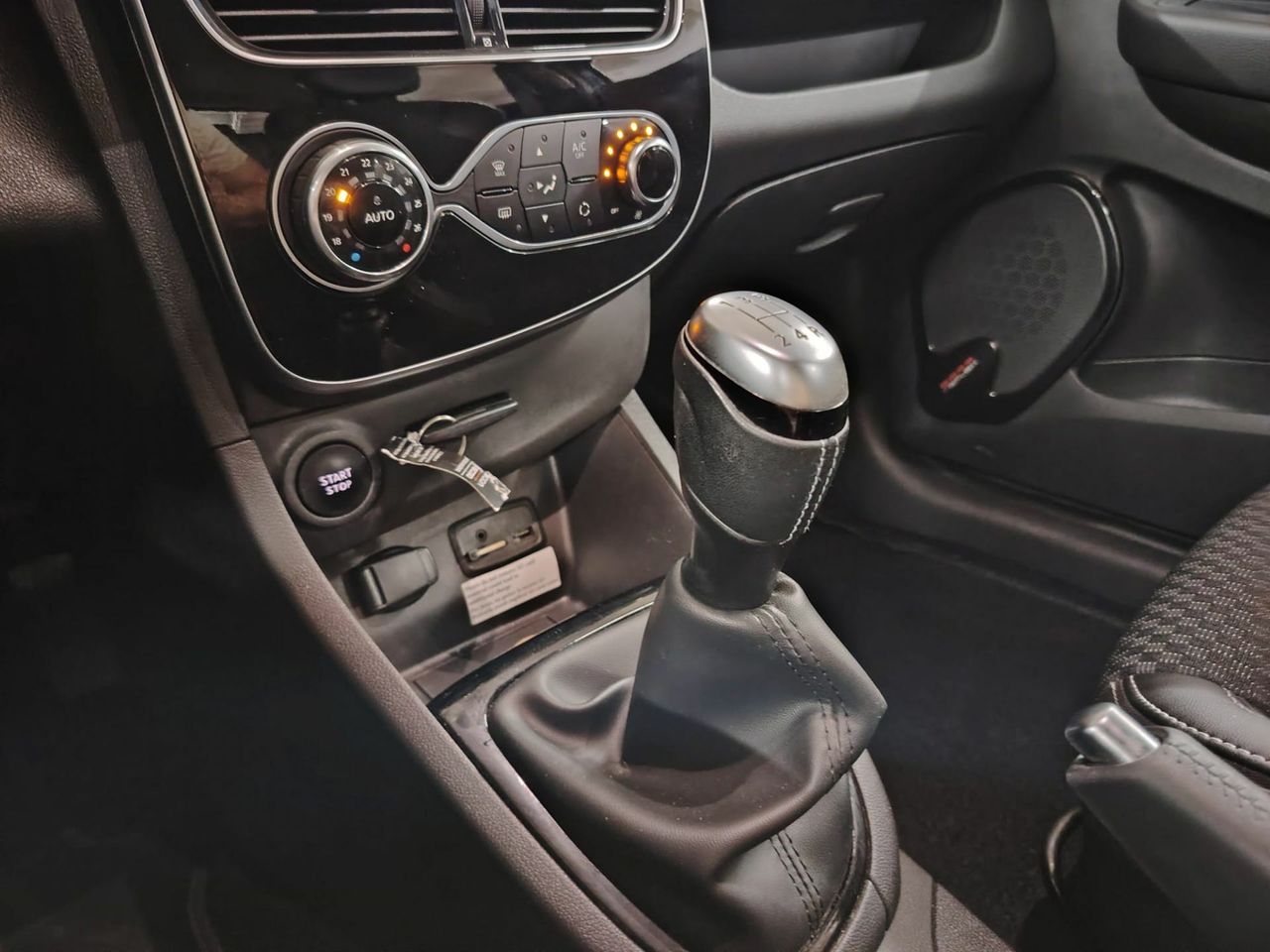 Renault Clio Zen TCe 66kW (90CV) -18 - Foto 29