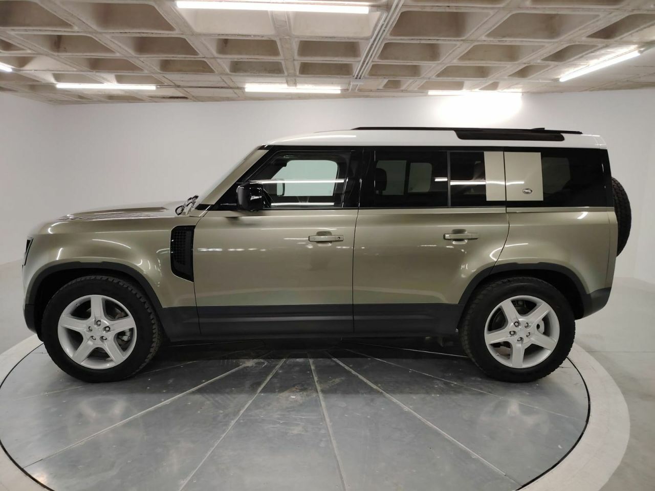 Land-Rover Defender 2.0 D240 SD4 First Edition 110 Auto 4WD - Foto 6