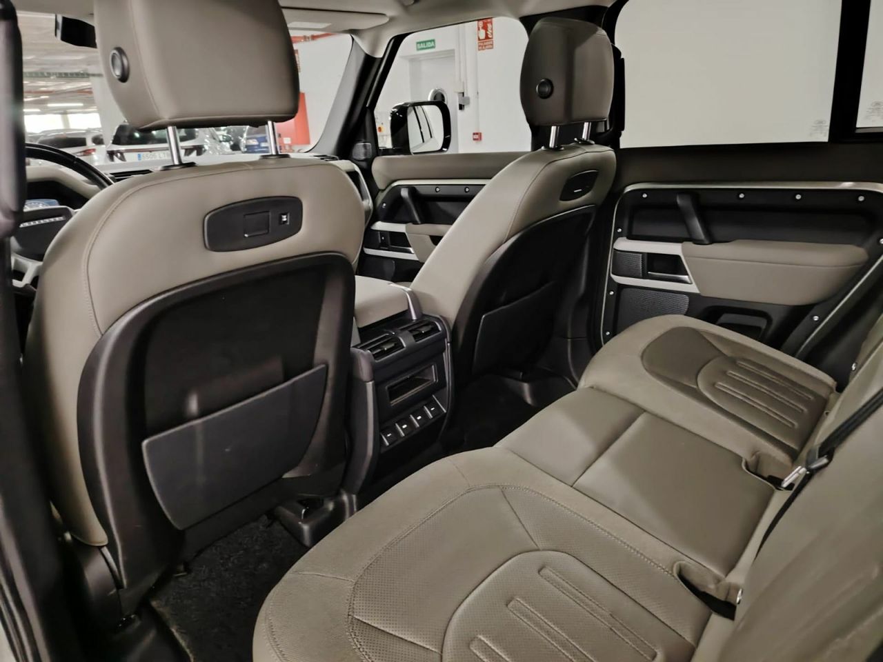 Land-Rover Defender 2.0 D240 SD4 First Edition 110 Auto 4WD - Foto 33