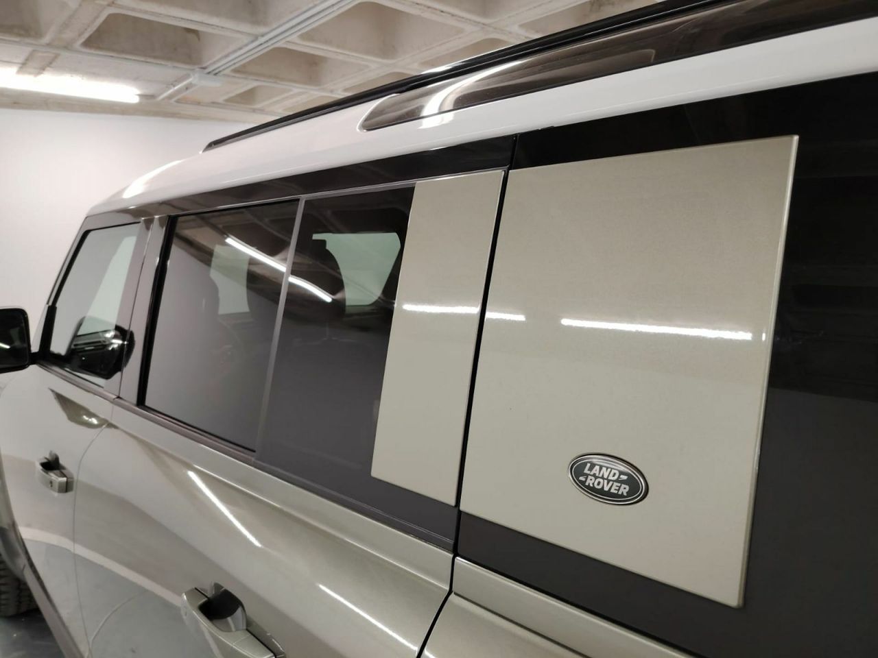 Land-Rover Defender 2.0 D240 SD4 First Edition 110 Auto 4WD - Foto 17