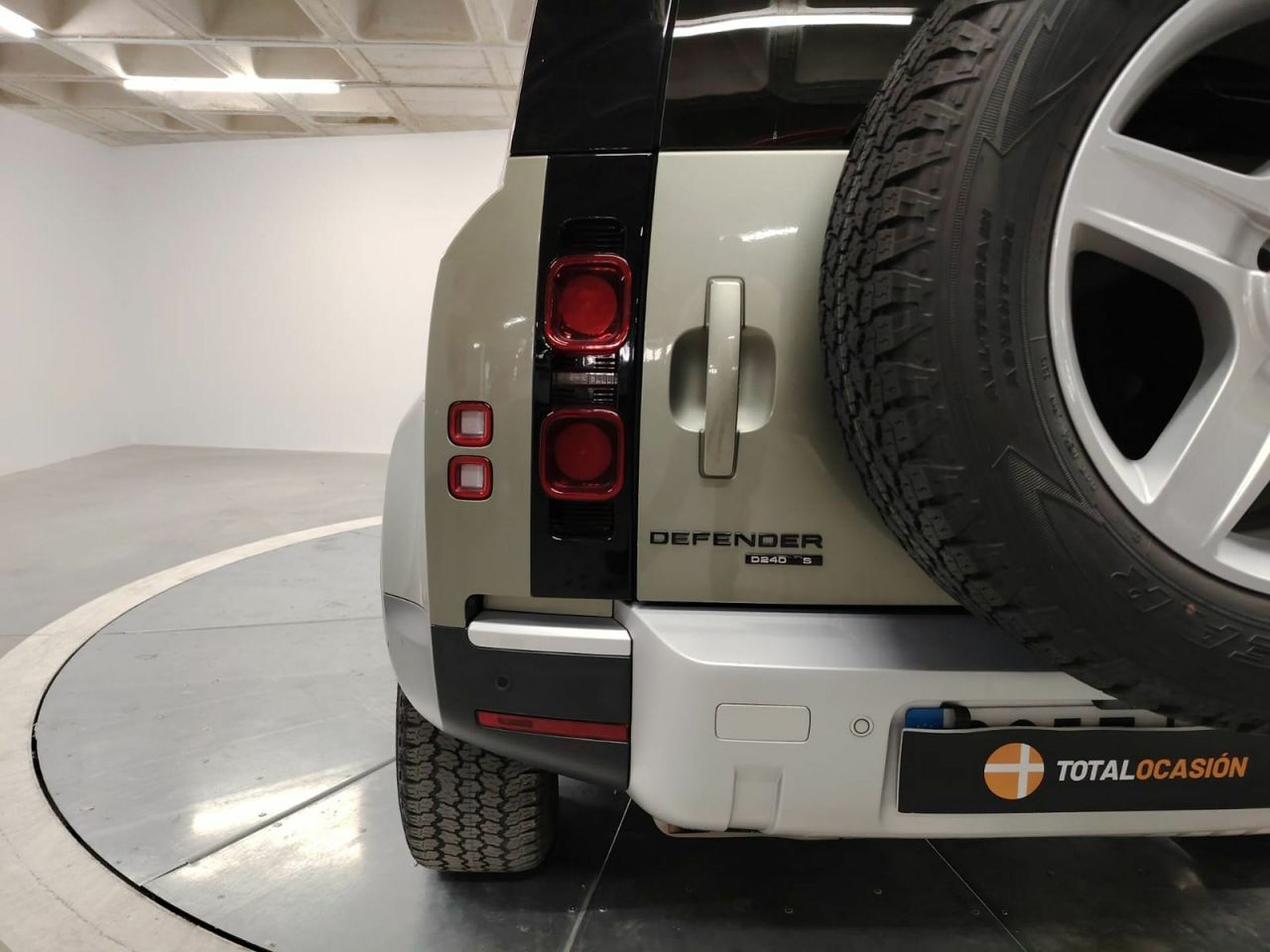 Land-Rover Defender 2.0 D240 SD4 First Edition 110 Auto 4WD - Foto 14