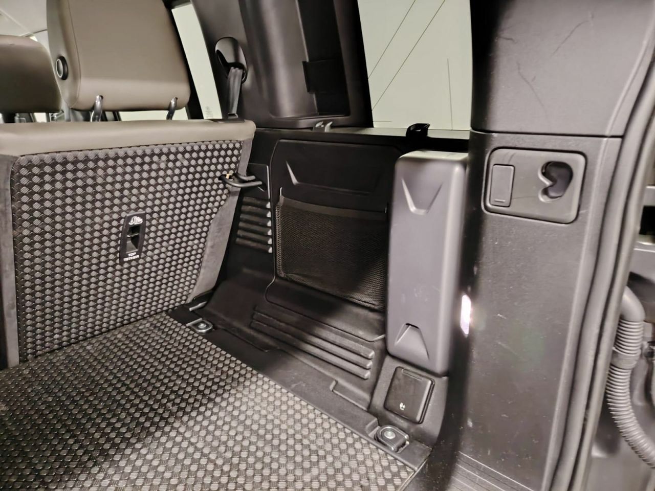 Land-Rover Defender 2.0 D240 SD4 First Edition 110 Auto 4WD - Foto 20