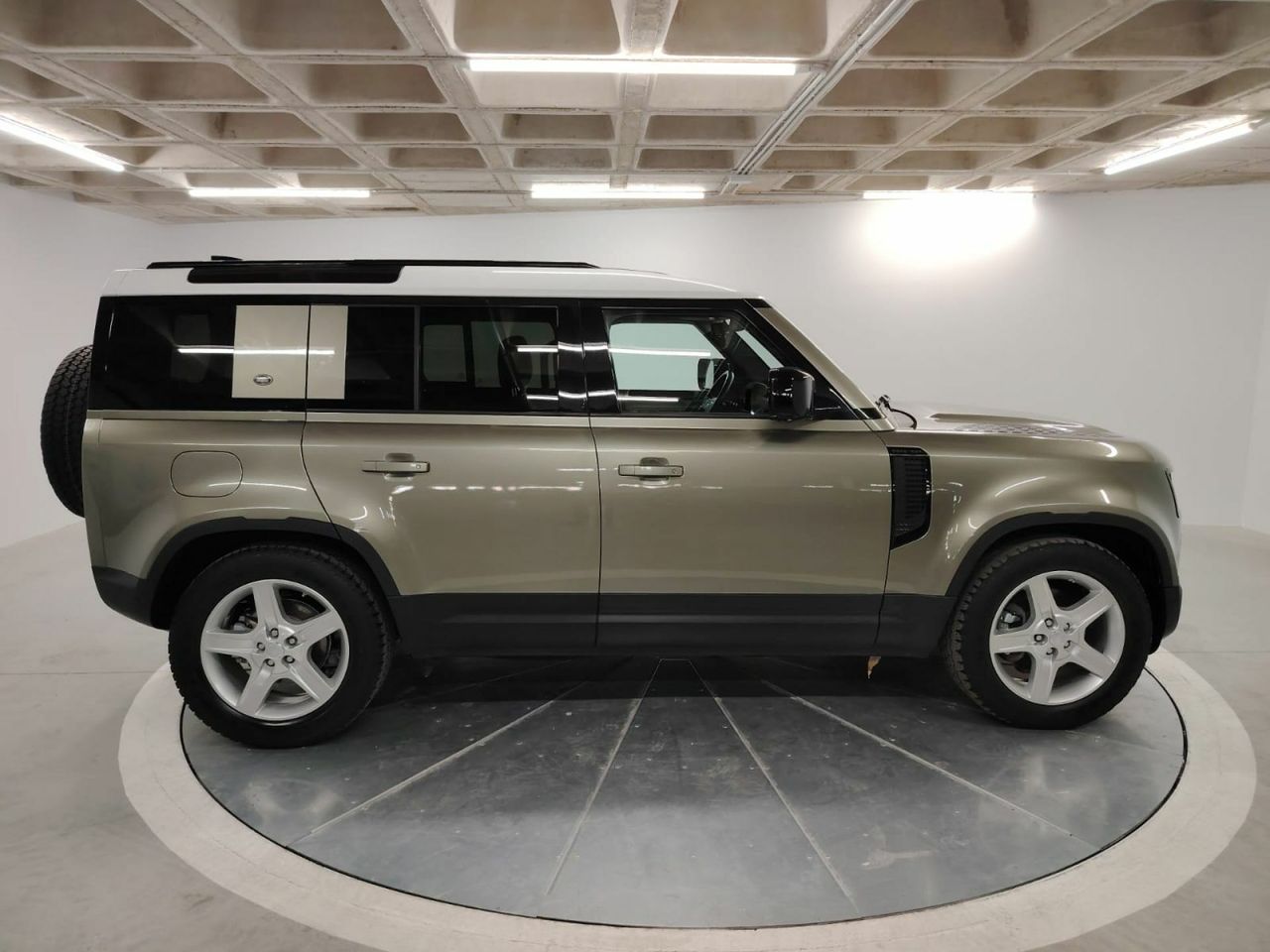 Land-Rover Defender 2.0 D240 SD4 First Edition 110 Auto 4WD - Foto 5