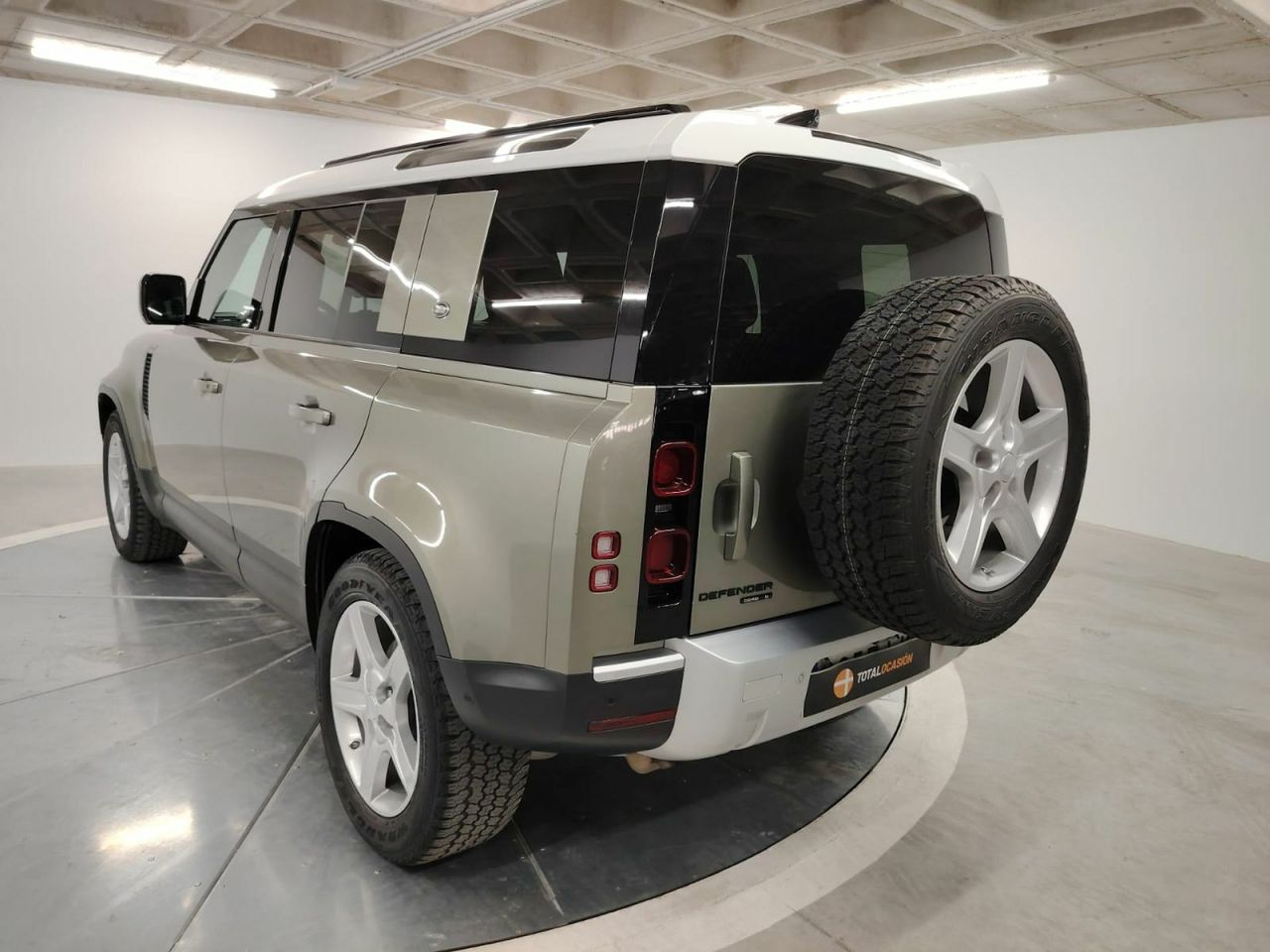Land-Rover Defender 2.0 D240 SD4 First Edition 110 Auto 4WD - Foto 8