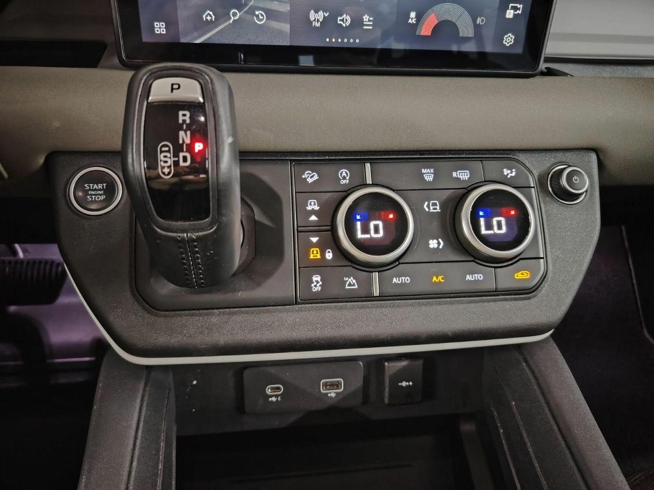 Land-Rover Defender 2.0 D240 SD4 First Edition 110 Auto 4WD - Foto 31