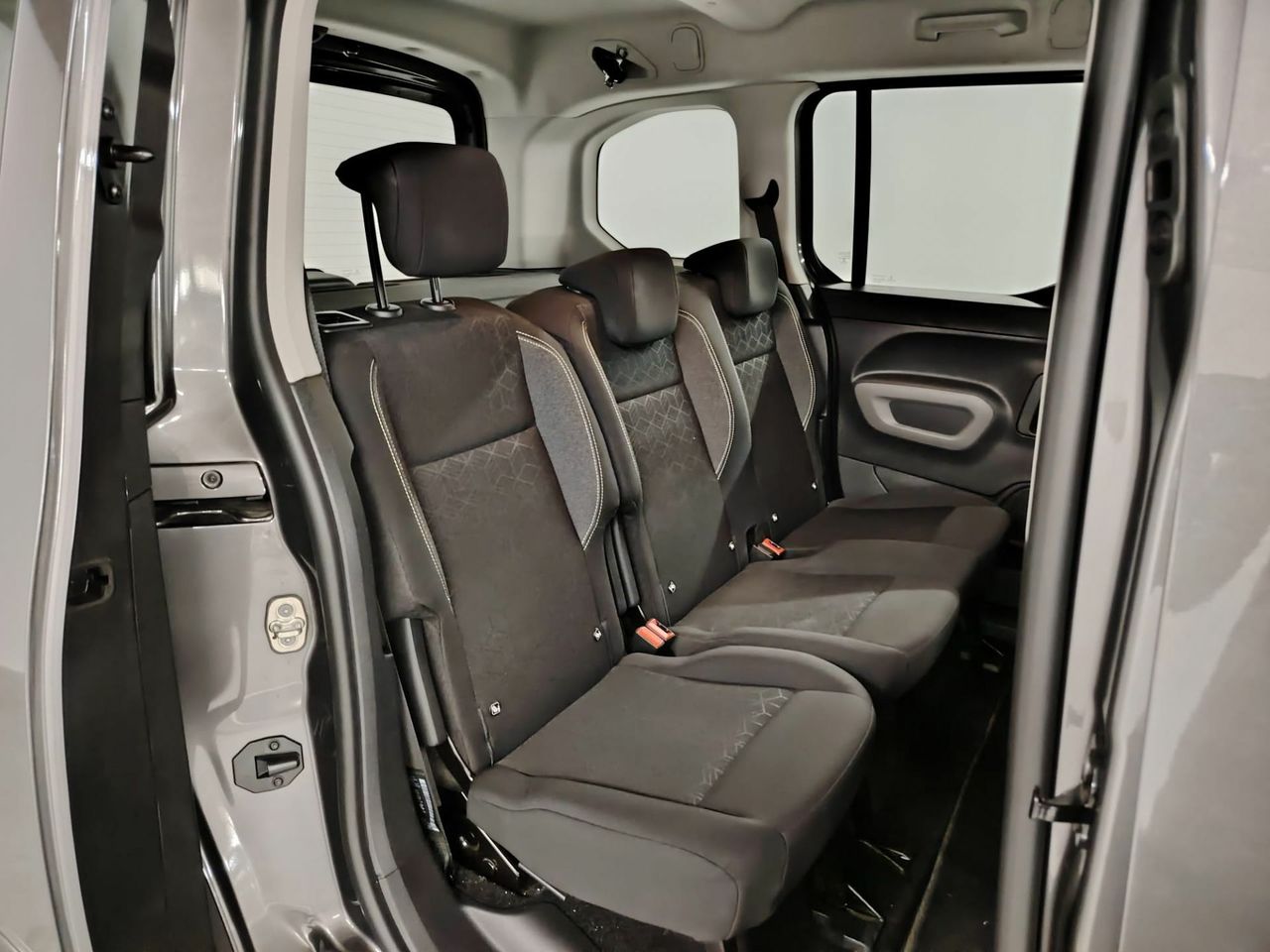 Peugeot Rifter Allure Standard PureTech 81kW - Foto 25