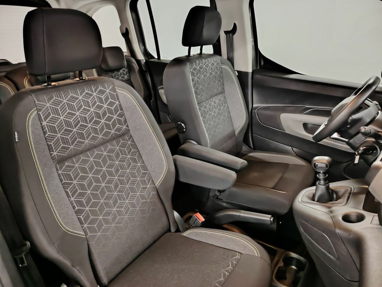 Peugeot Rifter Allure Standard PureTech 81kW - Foto 31